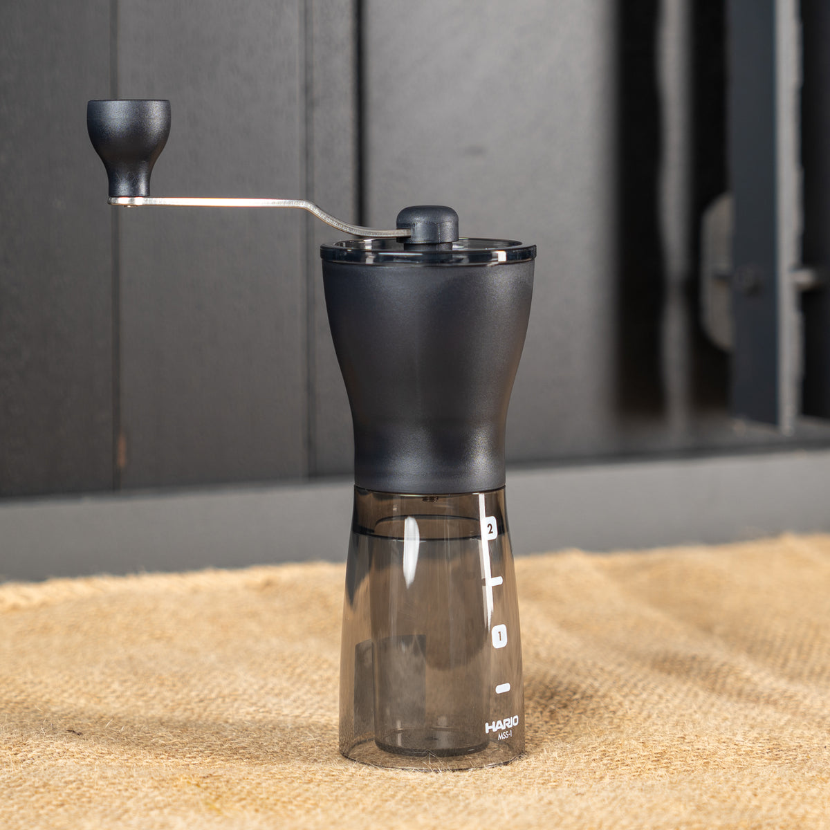 Hario Mini Mill Slim Handmühle (MSS-1B) - Kaffeesack. Die Rösterei